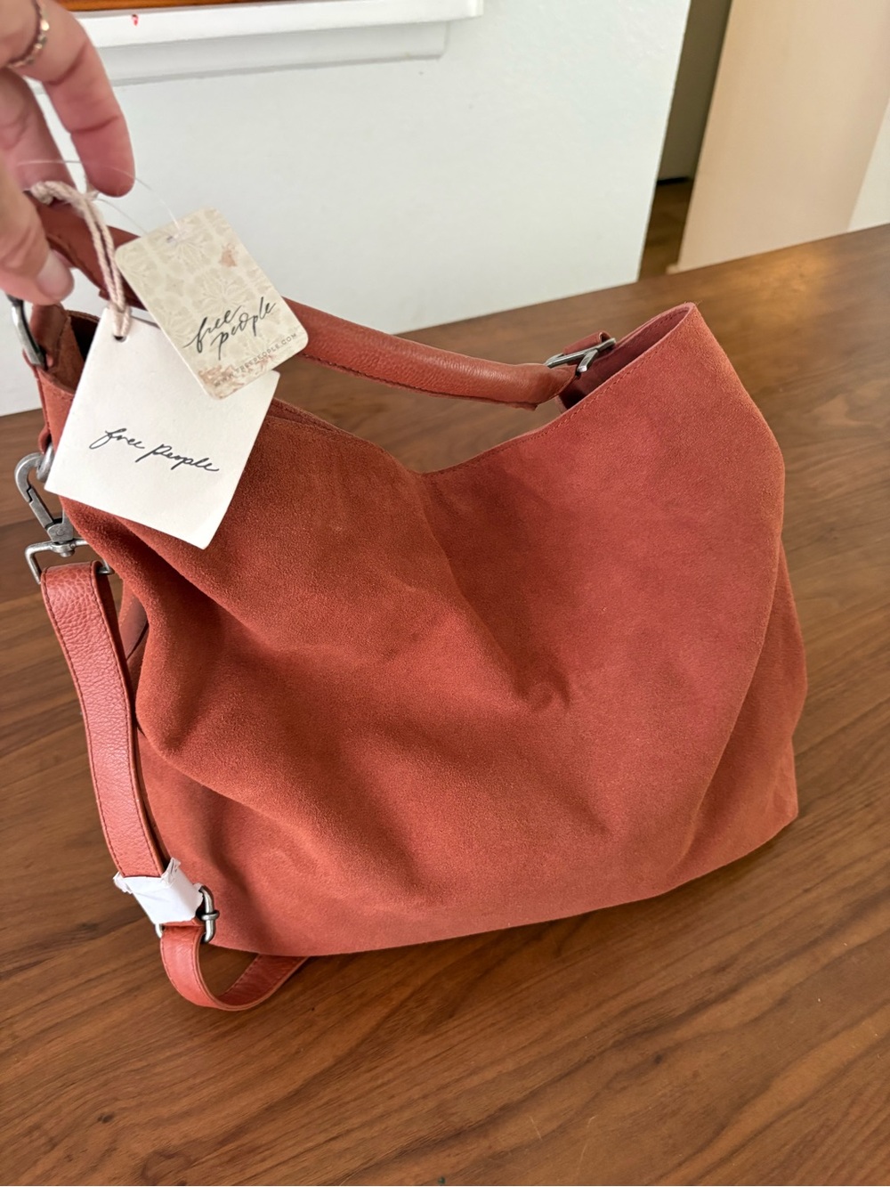 Free People Suzy Slouch leather Shoulder Bag in In between brown - Picture 3 of 8